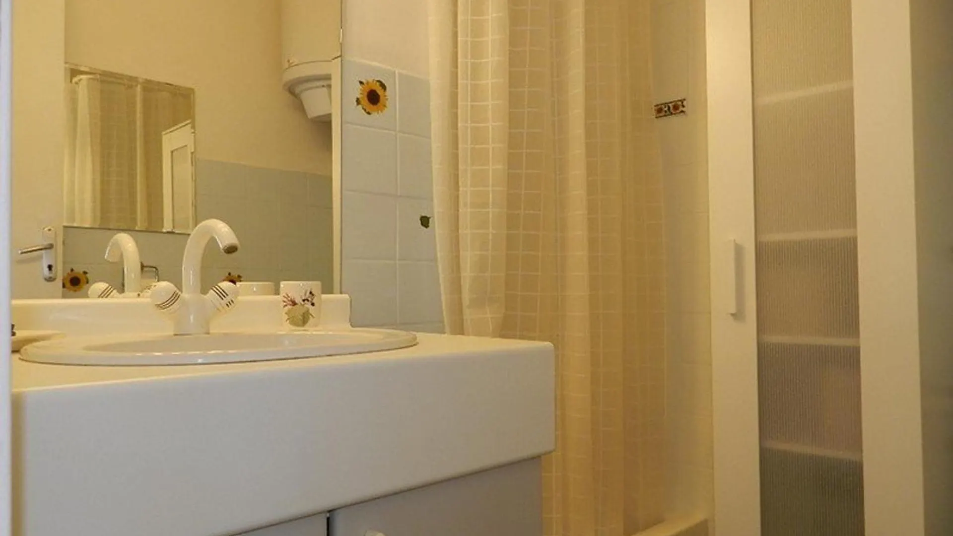 Apartman Studio Avec Terrasse Et Parking Au Lavandou, Acces Direct Plage - Fr-1-251-804 Le Lavandou