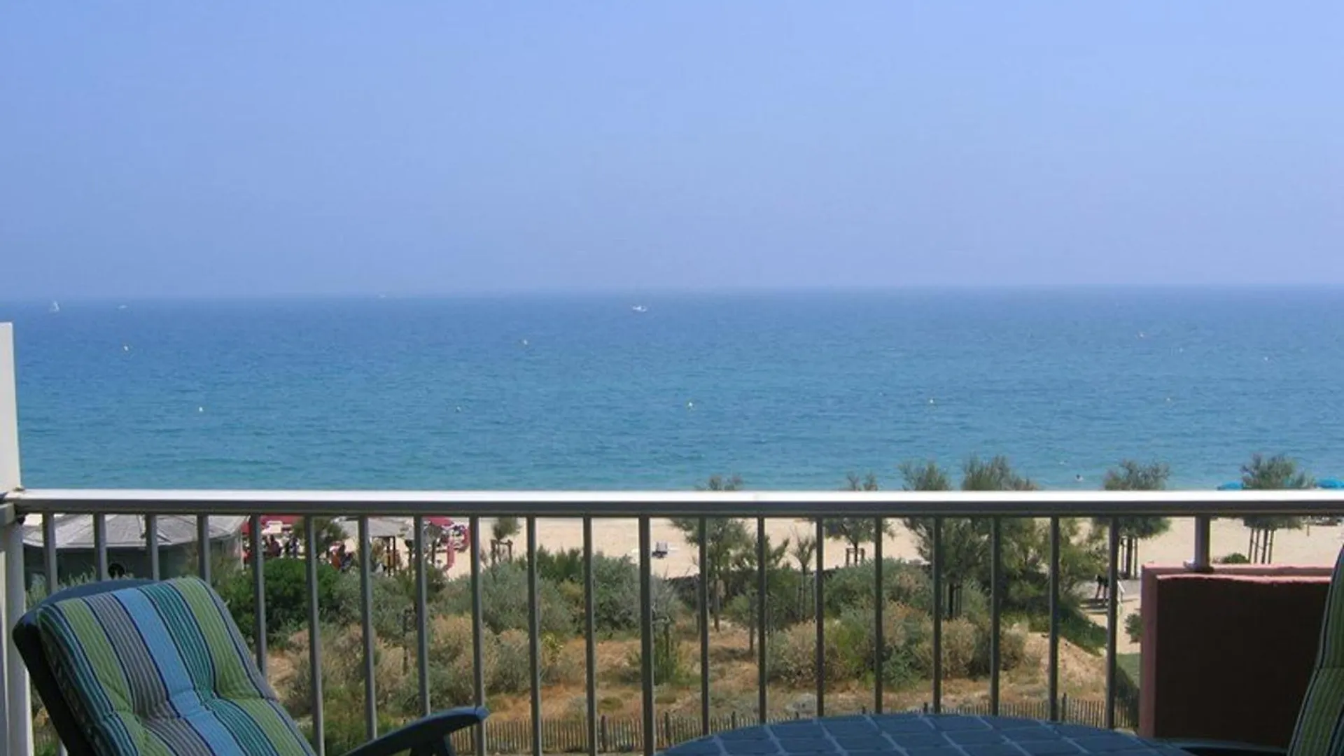 Studio Avec Terrasse Et Parking Au Lavandou, Acces Direct Plage - Fr-1-251-804 Le Lavandou