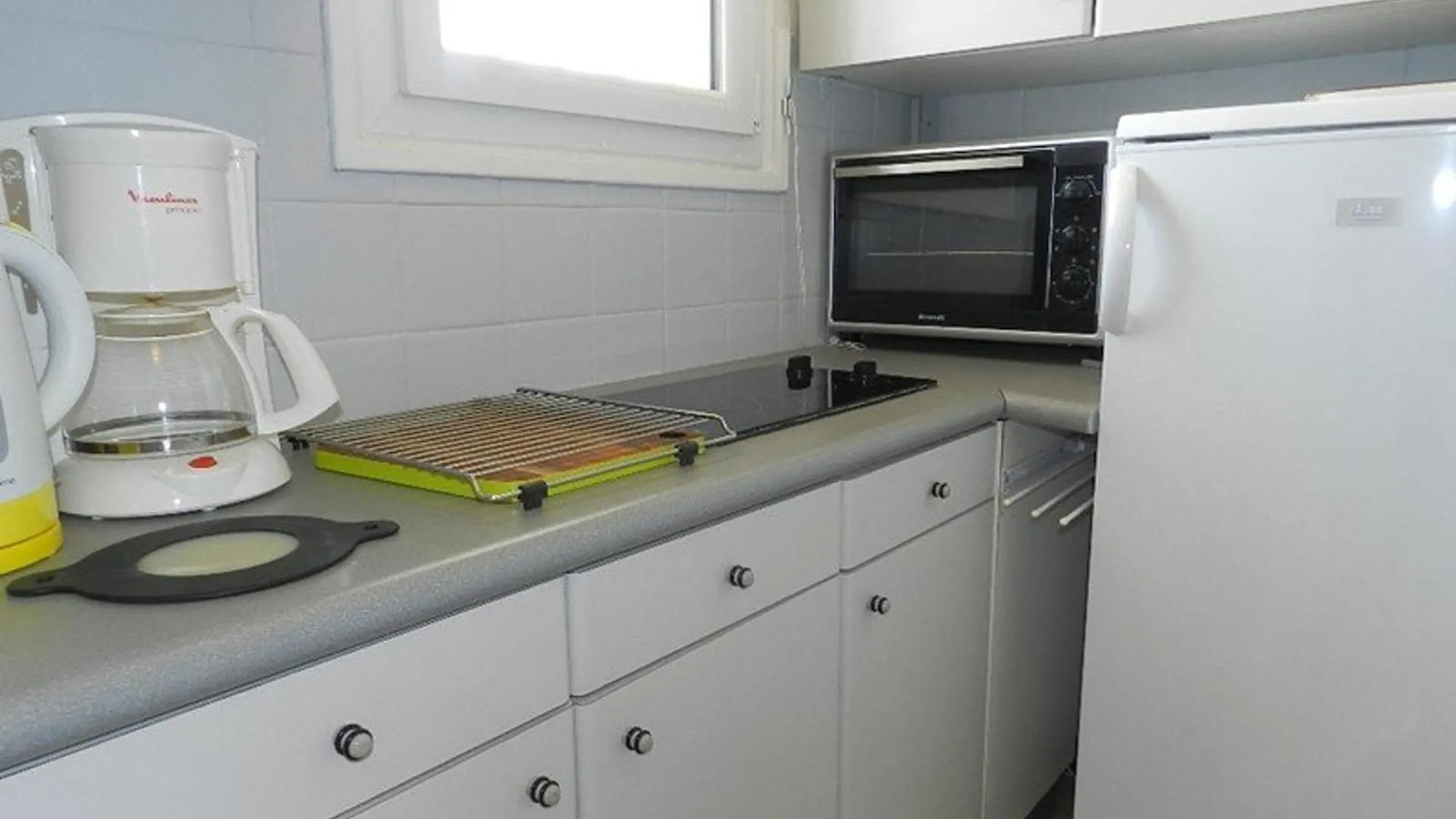Studio Avec Terrasse Et Parking Au Lavandou, Acces Direct Plage - Fr-1-251-804 Le Lavandou